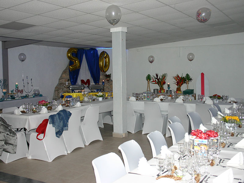 Salle de recption pour anniversaire, repas de famille ...